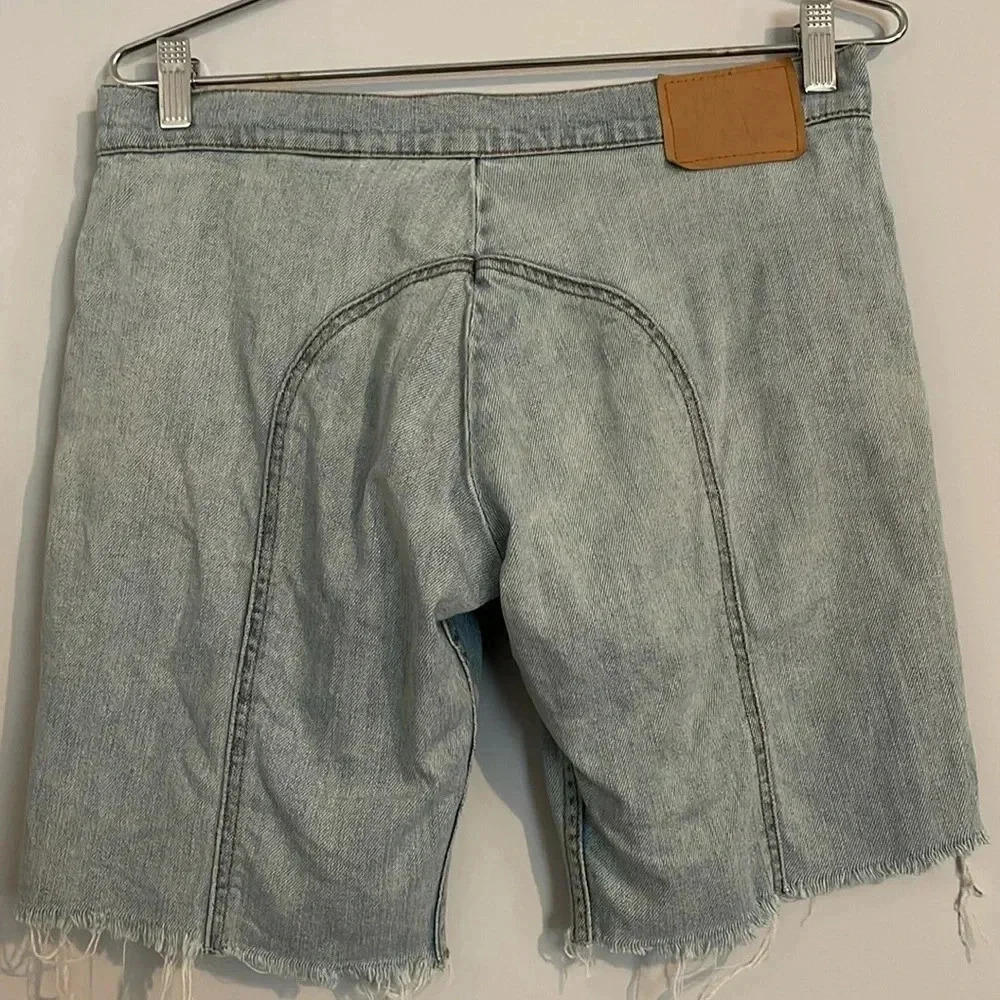 Levi’s 90’s cut off jeans light blue denim size 4-6 Women’s Rare cut